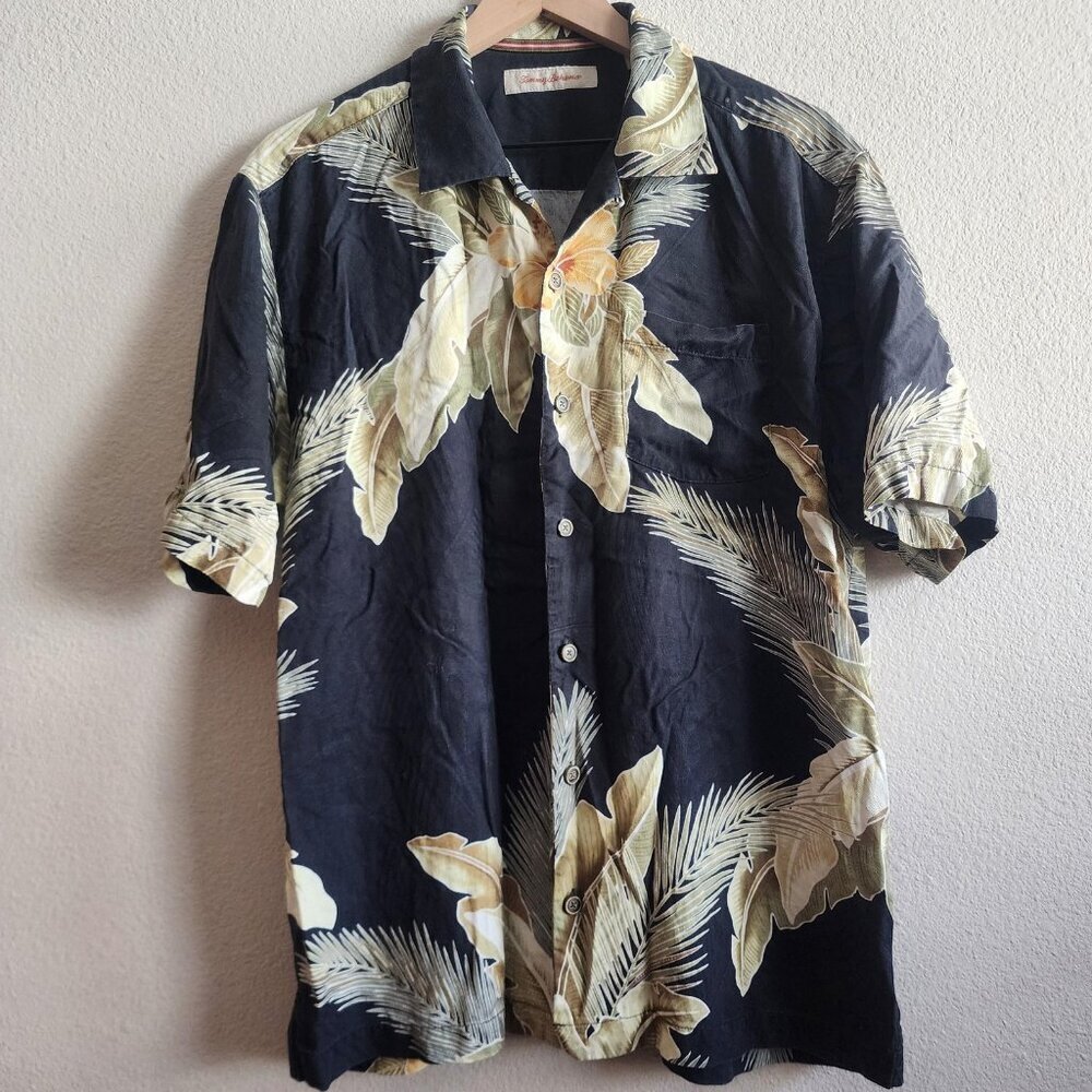 Tommy Bahama Shirt Mens Medium Black Silk Floral Hawaiian Button Up Camp Casual